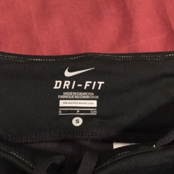 Rare Women’s Nike Dri-Fit Capri’s - Picture 4 of 8